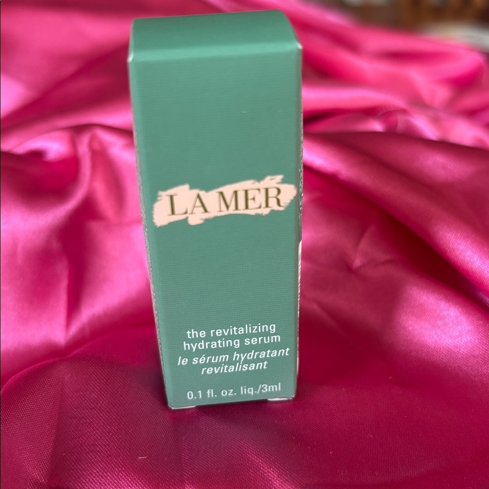 La Mer Revitalizing Hydrating Serum - Elegant Green